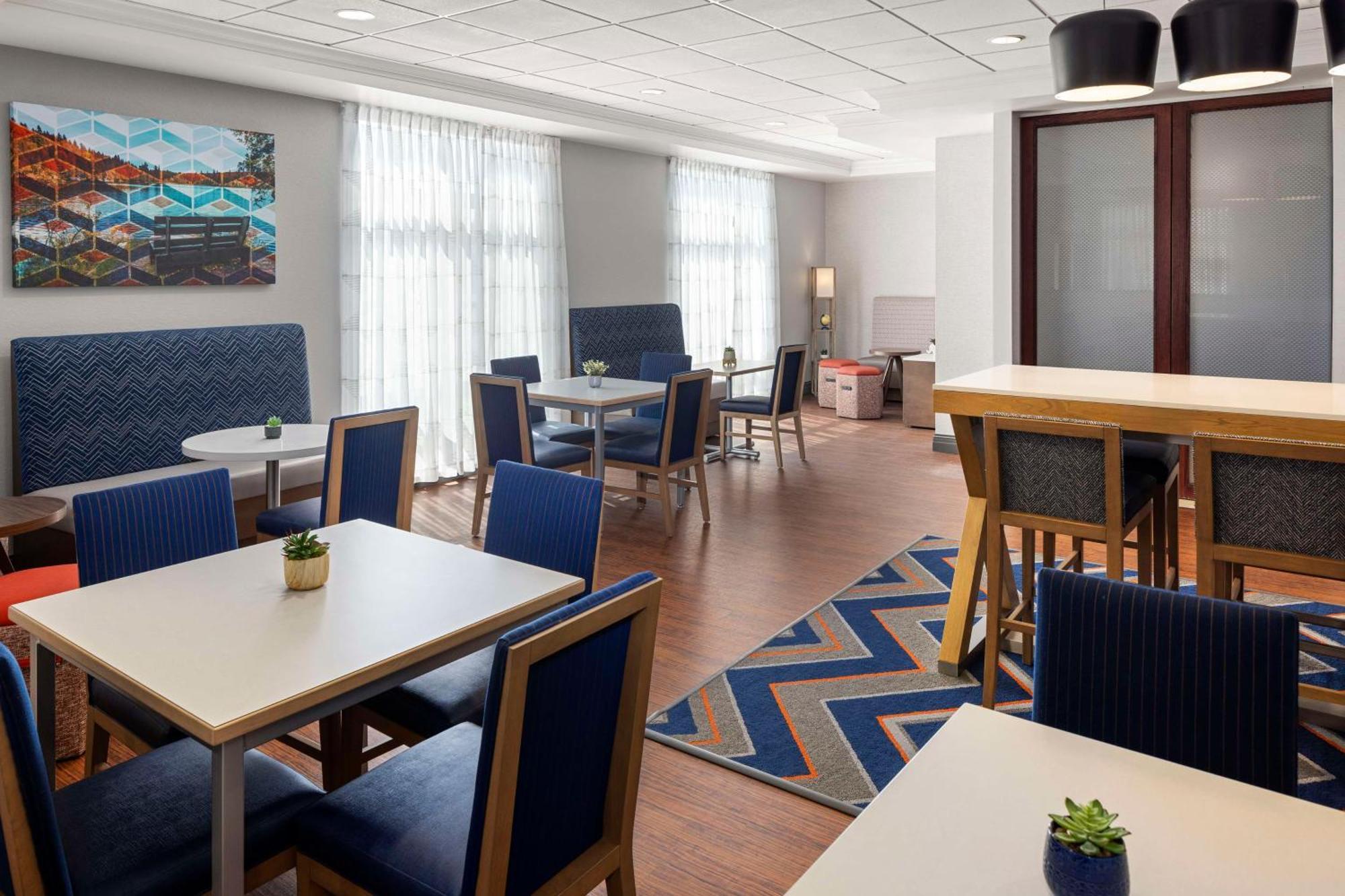 Hampton Inn Fairmont Eksteriør bilde